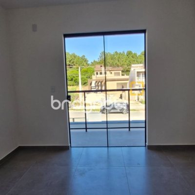 Casa com 93m², 2 quartos (sendo 2 suítes), 2 garagens, no bairro São João do Rio Vermelho em Florianópolis