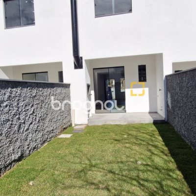 Casa com 93m², 2 quartos (sendo 2 suítes), 2 garagens, no bairro São João do Rio Vermelho em Florianópolis