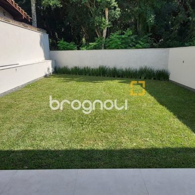 Casa com 180m², 3 quartos (sendo 1 suíte), 4 garagens, no bairro Centro em São José