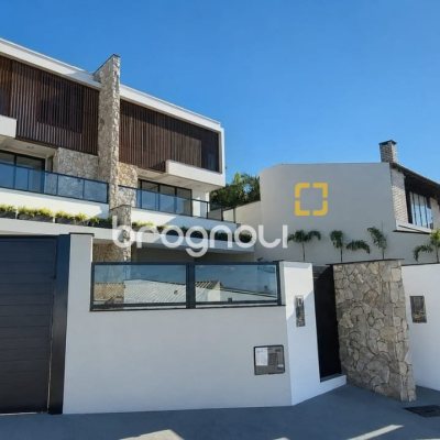 Casa com 180m², 3 quartos (sendo 1 suíte), 4 garagens, no bairro Centro em São José