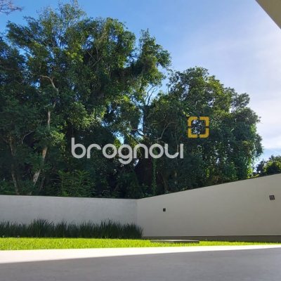 Casa com 180m², 3 quartos (sendo 1 suíte), 4 garagens, no bairro Centro em São José