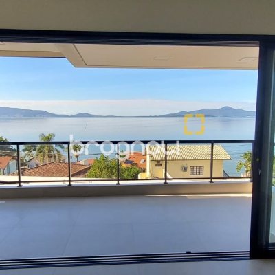 Casa com 180m², 3 quartos (sendo 1 suíte), 4 garagens, no bairro Centro em São José