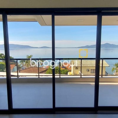 Casa com 180m², 3 quartos (sendo 1 suíte), 4 garagens, no bairro Centro em São José