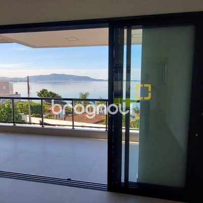 Casa com 180m², 3 quartos (sendo 1 suíte), 4 garagens, no bairro Centro em São José