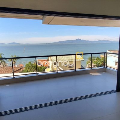 Casa com 180m², 3 quartos (sendo 1 suíte), 4 garagens, no bairro Centro em São José