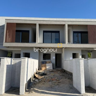 Casa com 81m², 2 quartos (sendo 2 suítes), 1 garagem, no bairro Vargem Grande em Florianópolis