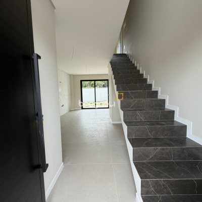 Casa com 81m², 2 quartos (sendo 2 suítes), 1 garagem, no bairro Vargem Grande em Florianópolis
