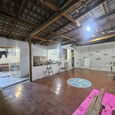 Casa com 149m², 4 quartos, 3 garagens, no bairro Barreiros em São José