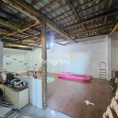 Casa com 149m², 4 quartos, 3 garagens, no bairro Barreiros em São José