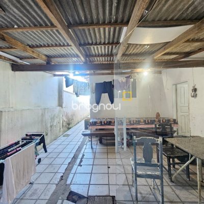 Casa com 149m², 4 quartos, 3 garagens, no bairro Barreiros em São José