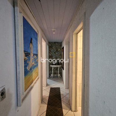 Casa com 149m², 4 quartos, 3 garagens, no bairro Barreiros em São José