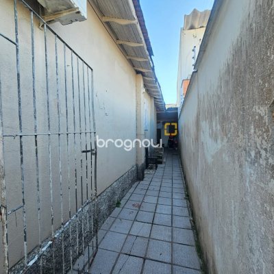 Casa com 149m², 4 quartos, 3 garagens, no bairro Barreiros em São José