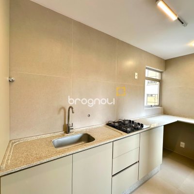Apartamento com 60m², 2 quartos, 1 garagem, no bairro Centro em Florianópolis