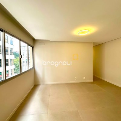 Apartamento com 60m², 2 quartos, 1 garagem, no bairro Centro em Florianópolis