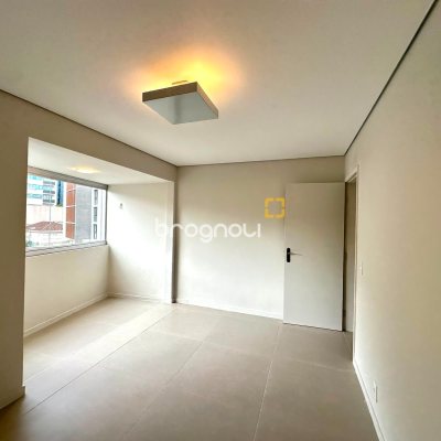 Apartamento com 60m², 2 quartos, 1 garagem, no bairro Centro em Florianópolis