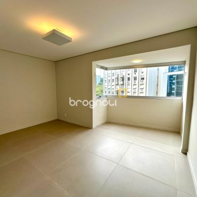 Apartamento com 60m², 2 quartos, 1 garagem, no bairro Centro em Florianópolis