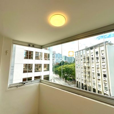 Apartamento com 60m², 2 quartos, 1 garagem, no bairro Centro em Florianópolis