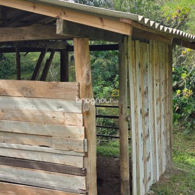 Sítio com 80m², 1 quarto (sendo 1 suíte), 1 garagem, no bairro Ribeirão da Ilha em Florianópolis