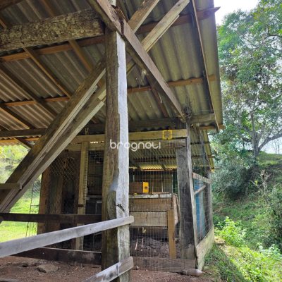 Sítio com 80m², 1 quarto (sendo 1 suíte), 1 garagem, no bairro Ribeirão da Ilha em Florianópolis