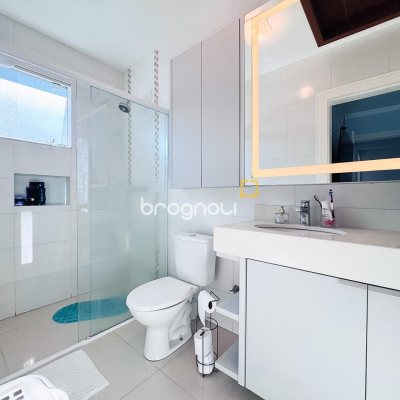 Casa com 158m², 4 quartos (sendo 1 suíte), 3 garagens, no bairro Campeche em Florianópolis
