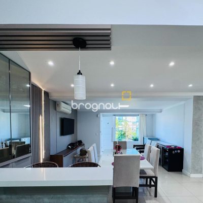 Casa com 158m², 4 quartos (sendo 1 suíte), 3 garagens, no bairro Campeche em Florianópolis