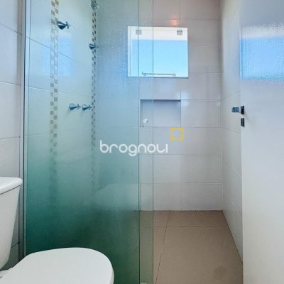 Casa com 158m², 4 quartos (sendo 1 suíte), 3 garagens, no bairro Campeche em Florianópolis