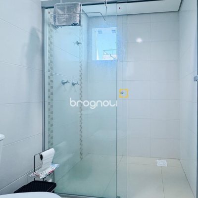 Casa com 158m², 4 quartos (sendo 1 suíte), 3 garagens, no bairro Campeche em Florianópolis
