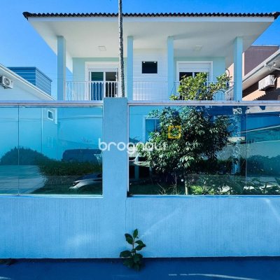 Casa com 158m², 4 quartos (sendo 1 suíte), 3 garagens, no bairro Campeche em Florianópolis