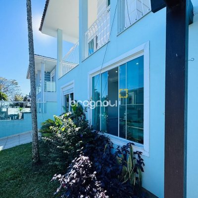Casa com 158m², 4 quartos (sendo 1 suíte), 3 garagens, no bairro Campeche em Florianópolis