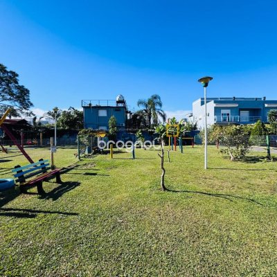 Casa com 158m², 4 quartos (sendo 1 suíte), 3 garagens, no bairro Campeche em Florianópolis