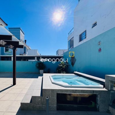 Casa com 158m², 4 quartos (sendo 1 suíte), 3 garagens, no bairro Campeche em Florianópolis