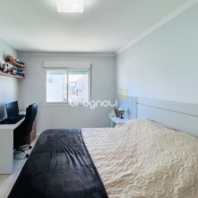 Casa com 158m², 4 quartos (sendo 1 suíte), 3 garagens, no bairro Campeche em Florianópolis