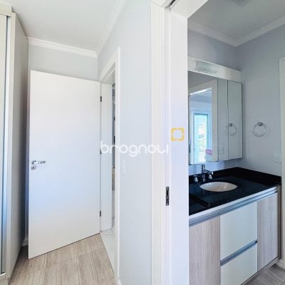 Casa com 158m², 4 quartos (sendo 1 suíte), 3 garagens, no bairro Campeche em Florianópolis