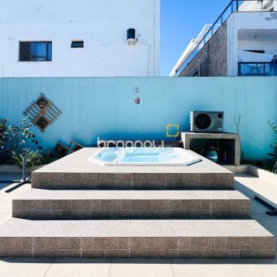 Casa com 158m², 4 quartos (sendo 1 suíte), 3 garagens, no bairro Campeche em Florianópolis