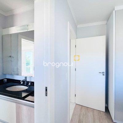 Casa com 158m², 4 quartos (sendo 1 suíte), 3 garagens, no bairro Campeche em Florianópolis