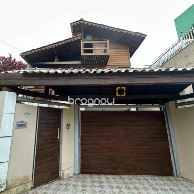 Casa com 90m², 4 quartos (sendo 1 suíte), 2 garagens, no bairro Ingleses do Rio Vermelho em Florianópolis