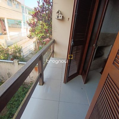 Casa com 90m², 4 quartos (sendo 1 suíte), 2 garagens, no bairro Ingleses do Rio Vermelho em Florianópolis