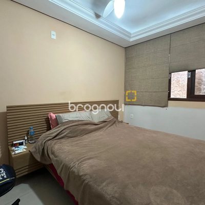 Casa com 90m², 4 quartos (sendo 1 suíte), 2 garagens, no bairro Ingleses do Rio Vermelho em Florianópolis