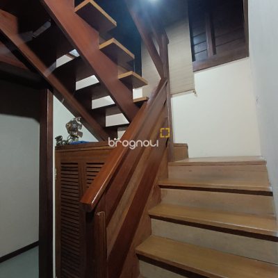 Casa com 90m², 4 quartos (sendo 1 suíte), 2 garagens, no bairro Ingleses do Rio Vermelho em Florianópolis