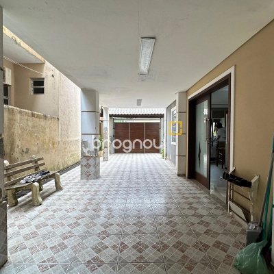 Casa com 90m², 4 quartos (sendo 1 suíte), 2 garagens, no bairro Ingleses do Rio Vermelho em Florianópolis