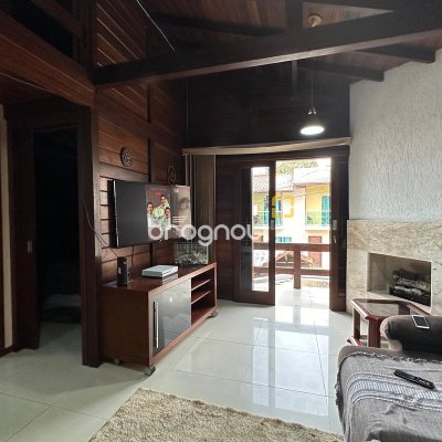Casa com 90m², 4 quartos (sendo 1 suíte), 2 garagens, no bairro Ingleses do Rio Vermelho em Florianópolis