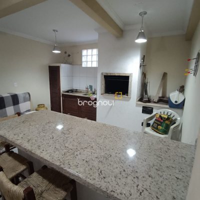 Casa com 90m², 4 quartos (sendo 1 suíte), 2 garagens, no bairro Ingleses do Rio Vermelho em Florianópolis