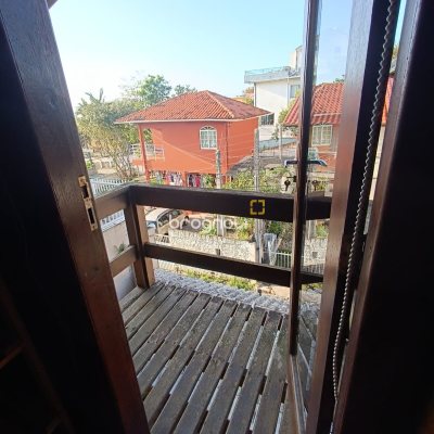 Casa com 90m², 4 quartos (sendo 1 suíte), 2 garagens, no bairro Ingleses do Rio Vermelho em Florianópolis