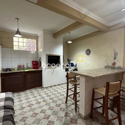 Casa com 90m², 4 quartos (sendo 1 suíte), 2 garagens, no bairro Ingleses do Rio Vermelho em Florianópolis