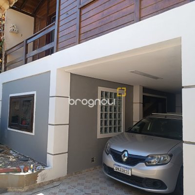 Casa com 90m², 4 quartos (sendo 1 suíte), 2 garagens, no bairro São João do Rio Vermelho em Florianópolis