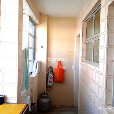 Apartamento com 97m², 3 quartos (sendo 1 suíte), 1 garagem, no bairro Coqueiros em Florianópolis