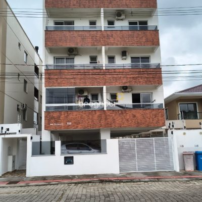 Apartamento com 76m², 2 quartos (sendo 1 suíte), 1 garagem, no bairro Areias em São José