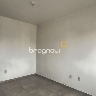Apartamento com 76m², 2 quartos (sendo 1 suíte), 1 garagem, no bairro Areias em São José