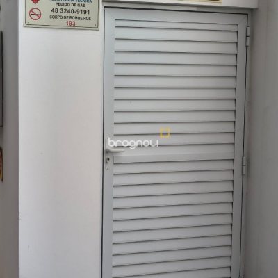 Apartamento com 76m², 2 quartos (sendo 1 suíte), 1 garagem, no bairro Areias em São José