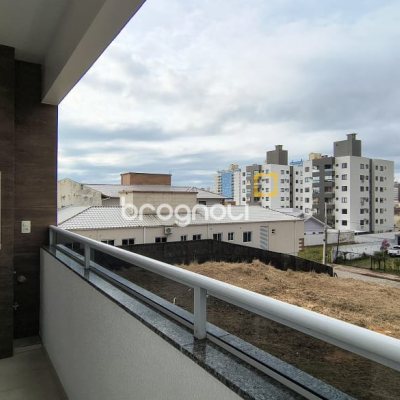 Apartamento com 76m², 2 quartos (sendo 1 suíte), 1 garagem, no bairro Areias em São José